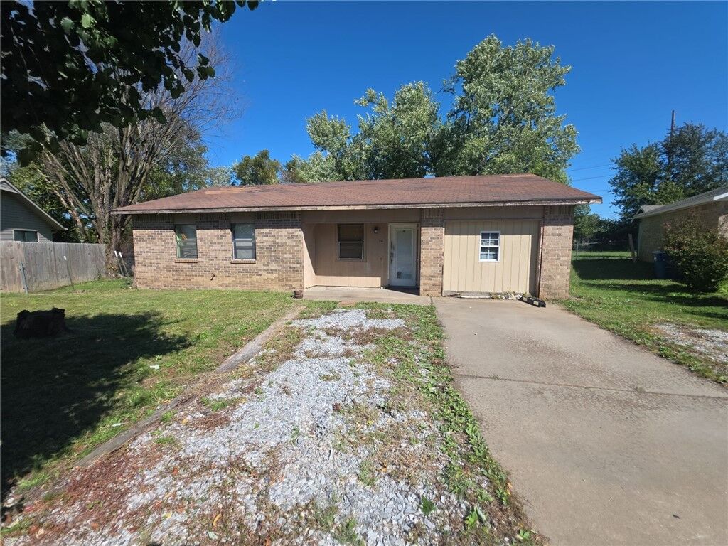 Property Photo: 10 McIntosh Lane AR 72712