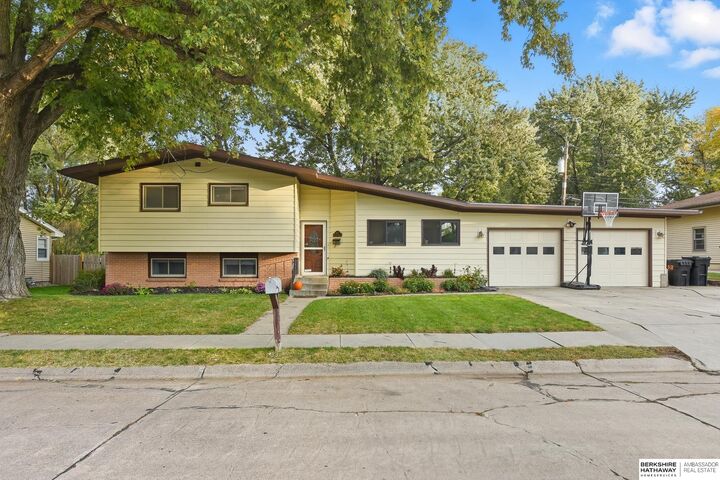 Property Photo:  810 W 11th Street  NE 68066