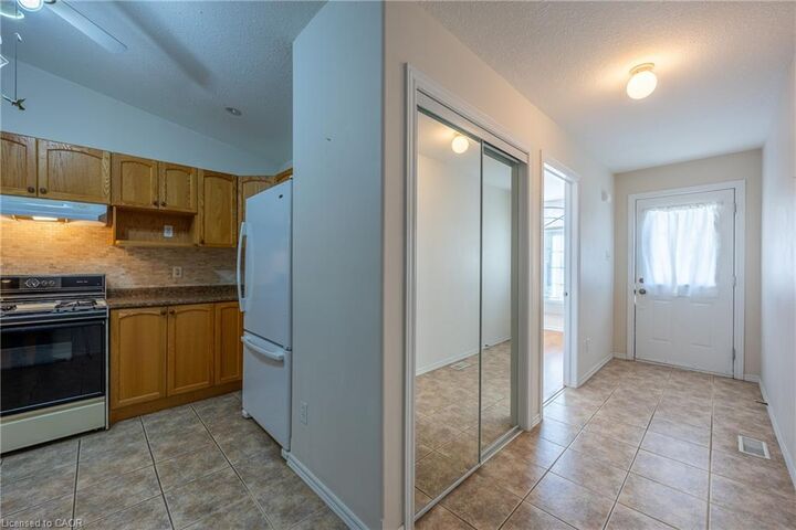 Property Photo: 510 Queensway W 5 ON N3Y 4R4