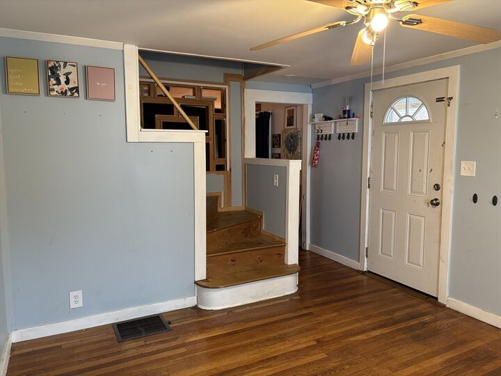 Property Photo:  421 Charlton St  MA 01550 