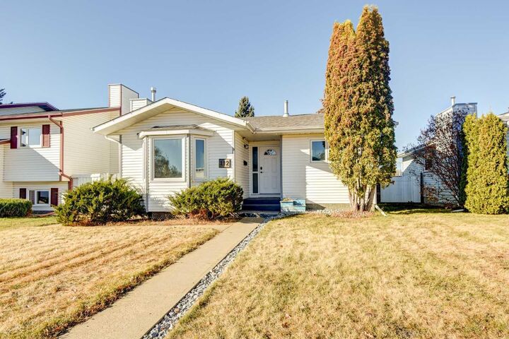112 Dixon Crescent  Red Deer AB T4R 2H5 photo