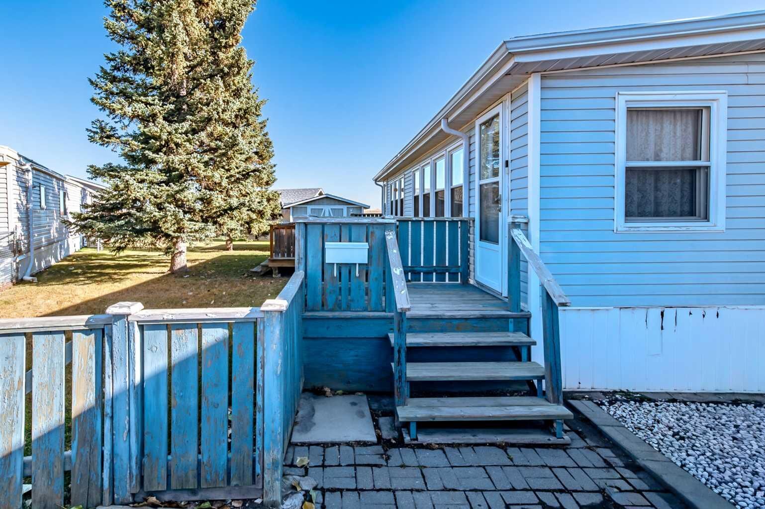 Property Photo:  422 Homestead Trail SE  AB T1V 1J9