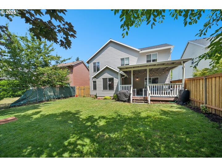 Property Photo:  1686 NE 27th Ter  OR 97030 