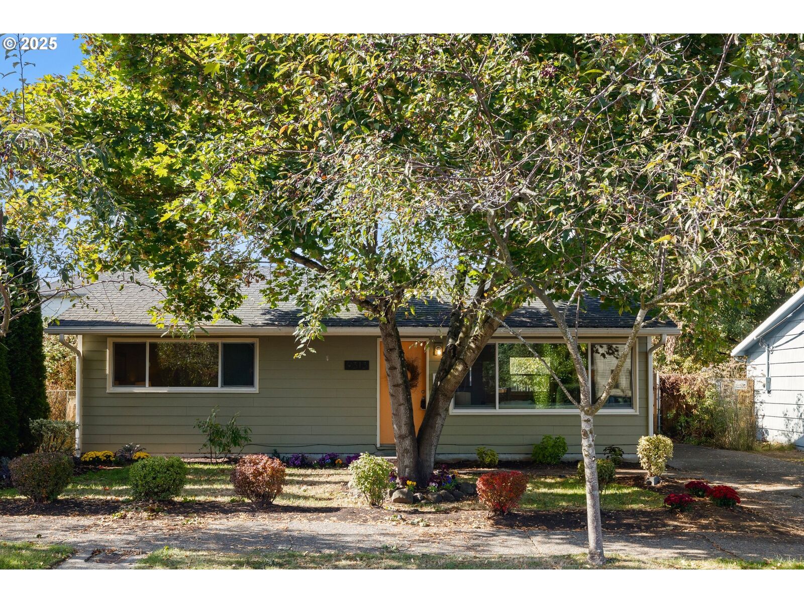 Property Photo: 9313 N Hodge Ave OR 97203