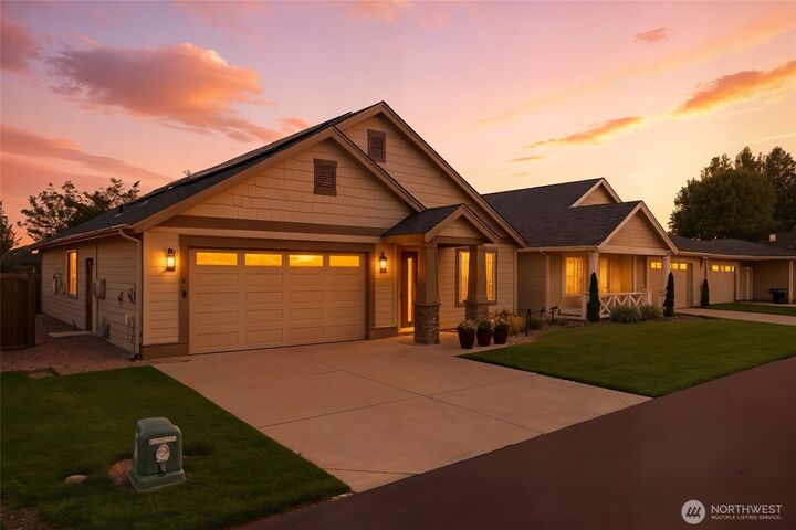 Property Photo: 673 SE Whimbrel Loop WA 99324