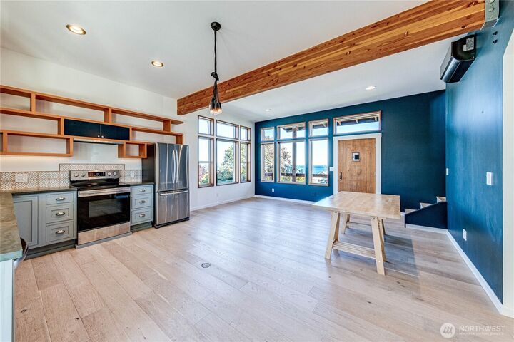 Property Photo: 1816 W 5th Street WA 98363