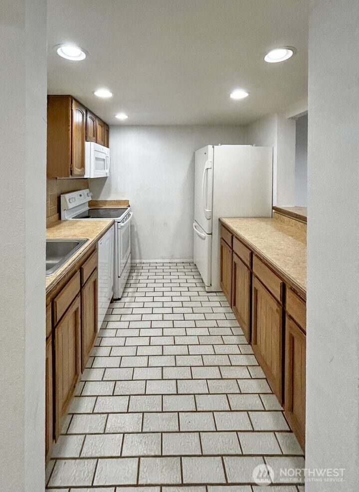 Property Photo:  7571  Old Redmond Road 7  WA 98052 