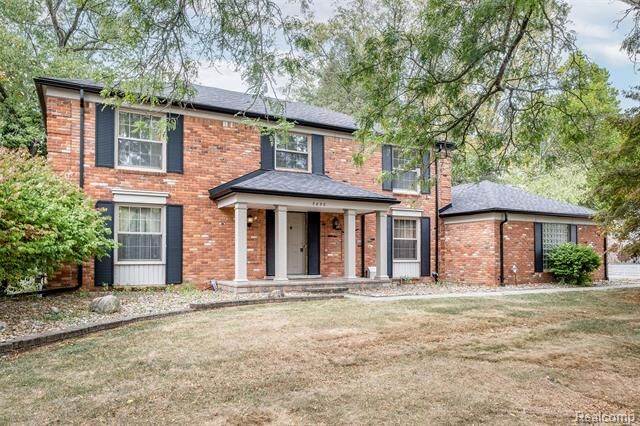 Property Photo:  5890 Pinecroft Drive  MI 48322 