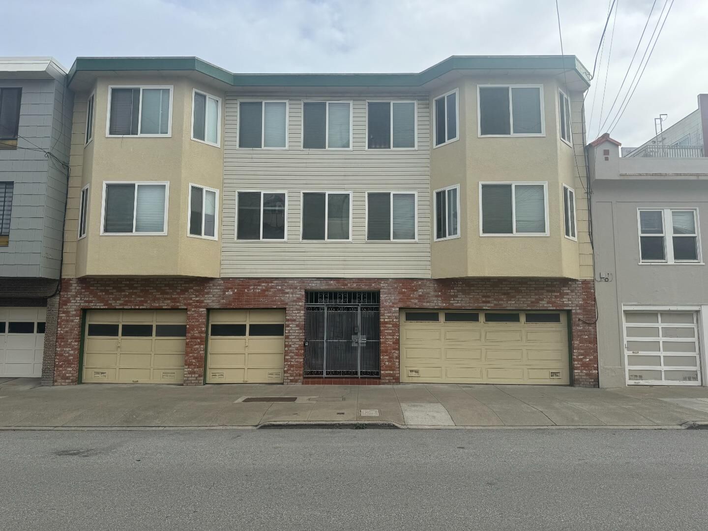 Property Photo: 1380 48th Avenue CA 94122