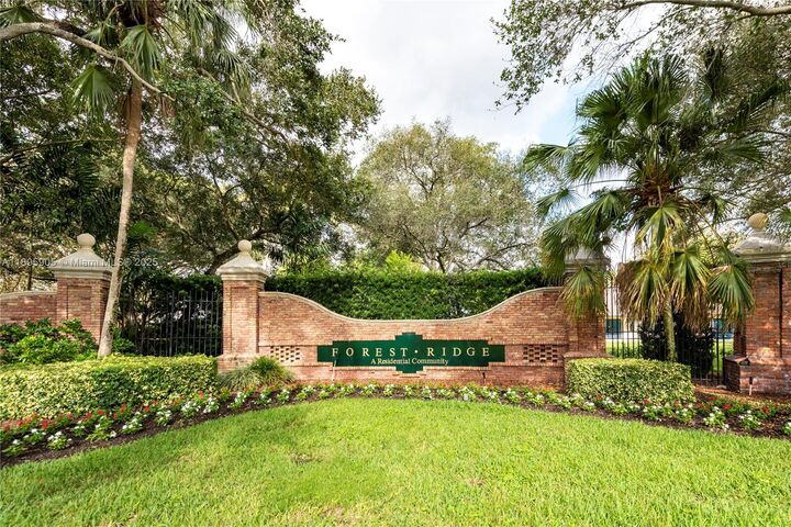 Property Photo: 2917 Myrtle Oak Cir FL 33328