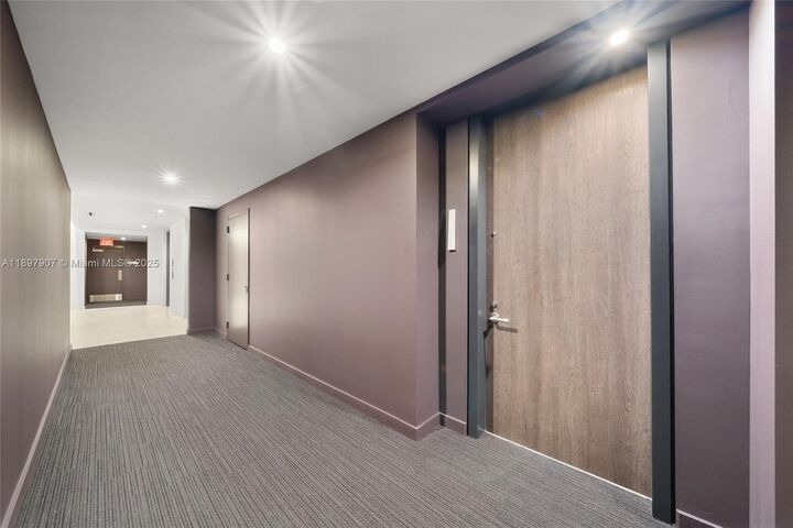 Property Photo: 88 SW 7th St 3910 FL 33130