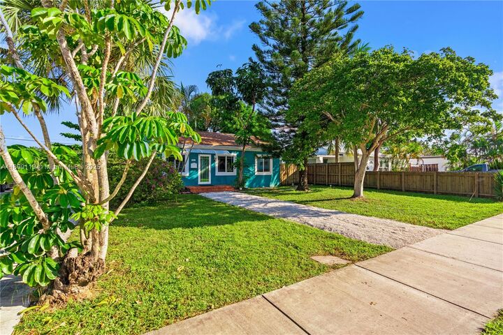 Property Photo:  2447 Wilson St  FL 33020 