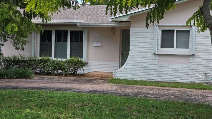 Property Photo:  10533 SW 114th St  FL 33176 