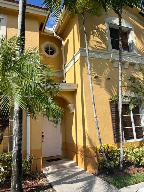 Property Photo: 10777 NW 84th Ln 5-42 FL 33178