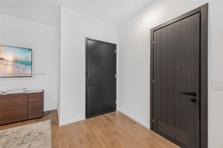 Property Photo:  398 NE 5th St 3017  FL 33132 