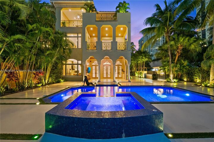 Property Photo: 1530 Island Blvd FL 33160