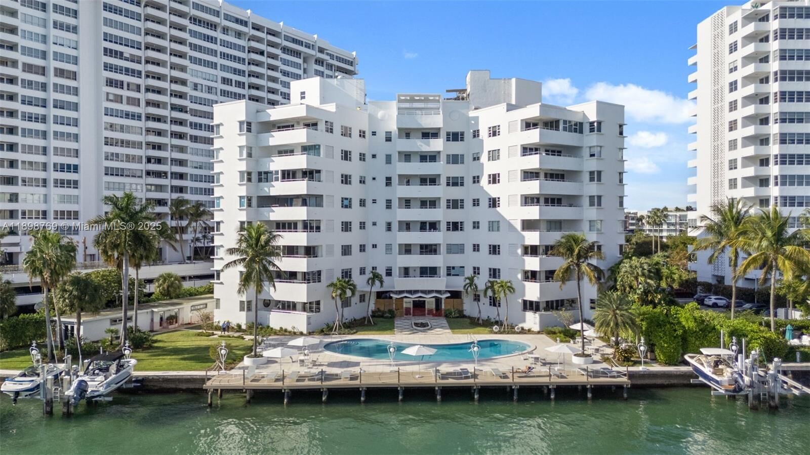 Property Photo: 16 Island Ave 7C FL 33139