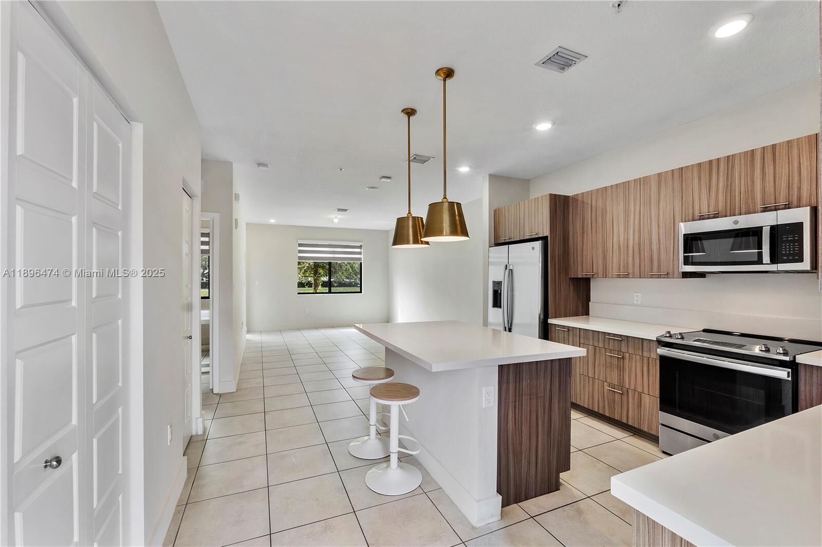 Property Photo:  8301 NW 41st St B-102  FL 33166 