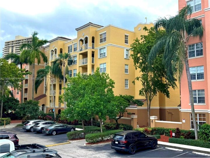 19555 E Country Club Dr 8108  Aventura FL 33180 photo
