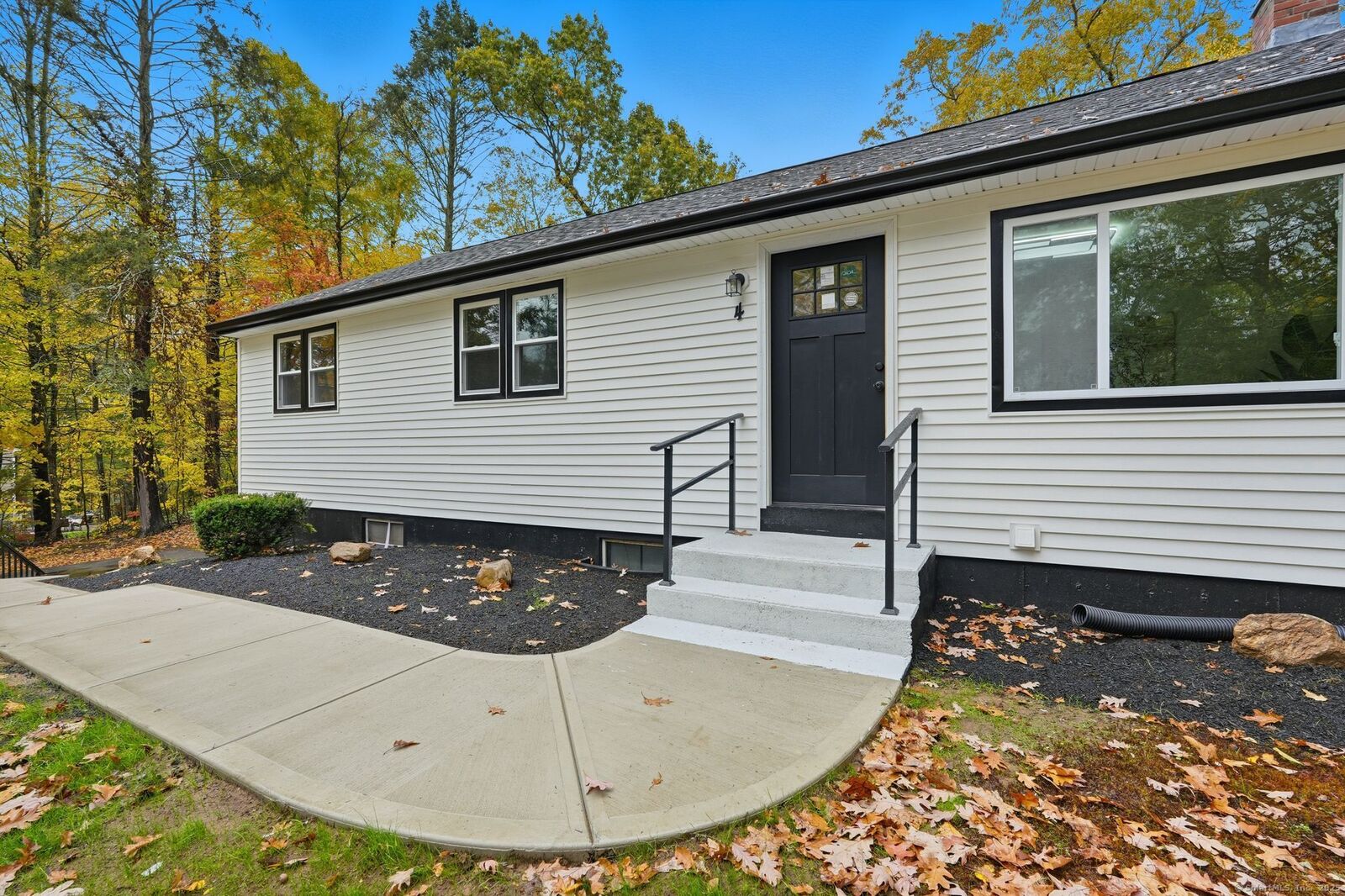 Property Photo: 4 Hemlock Circle CT 06071