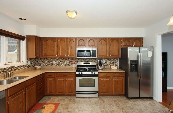 Property Photo: 43 Steeplechase Drive 43 CT 06111