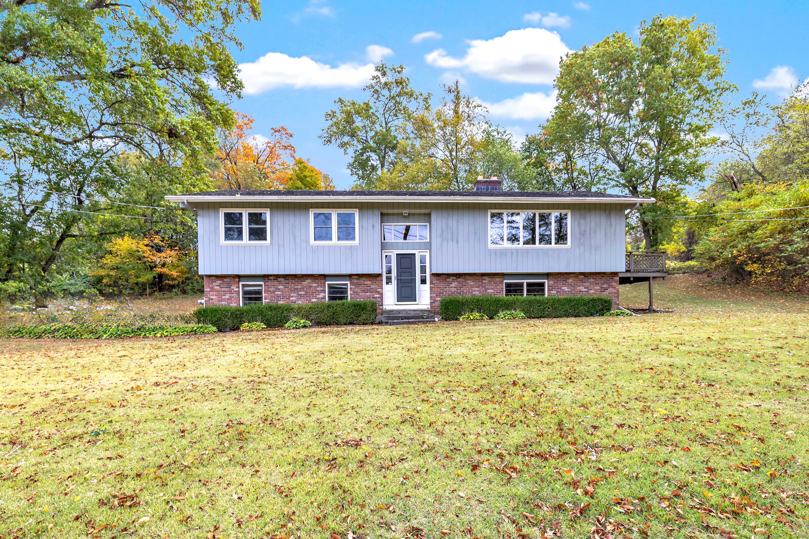 Property Photo:  282 Oronoque Road  CT 06461 