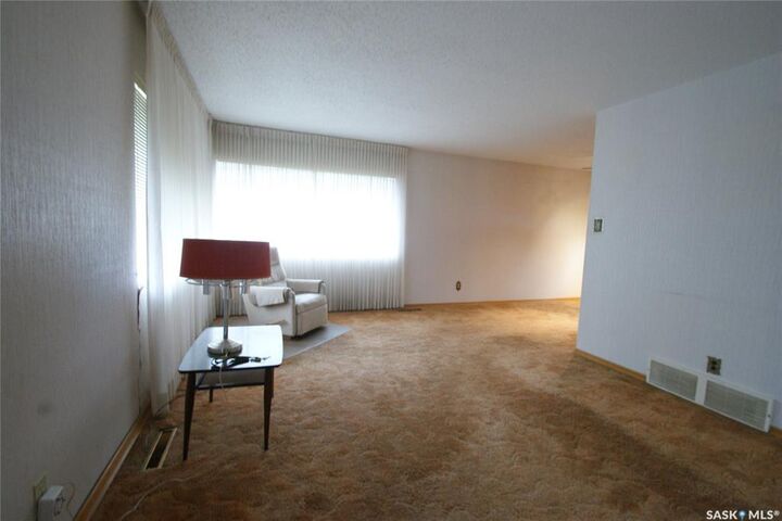 Property Photo:  2514 Dufferin Avenue  SK S7J 1C6 