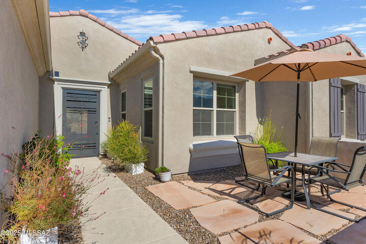 Property Photo:  66470 E Peregrine Place  AZ 85739 