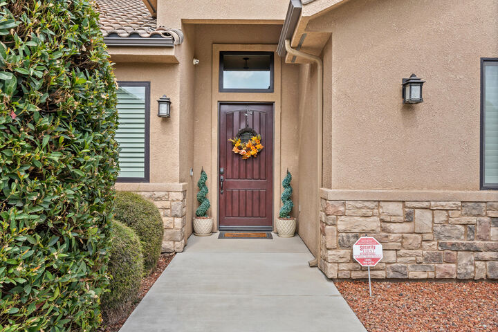 Property Photo: 4812 W Wren Avenue CA 93291