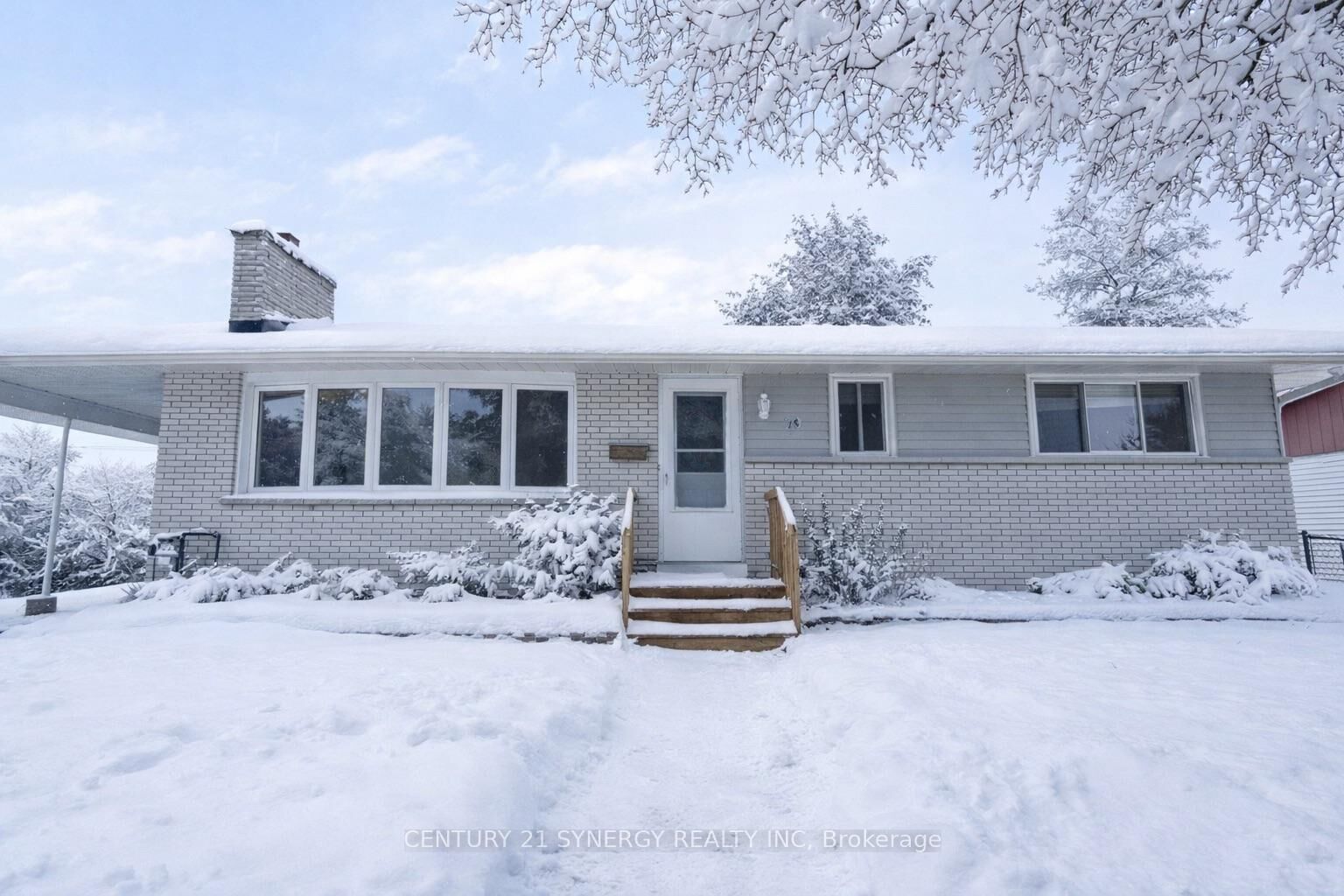 Property Photo:  20 Parkside Crescent  ON K2G 3B5 