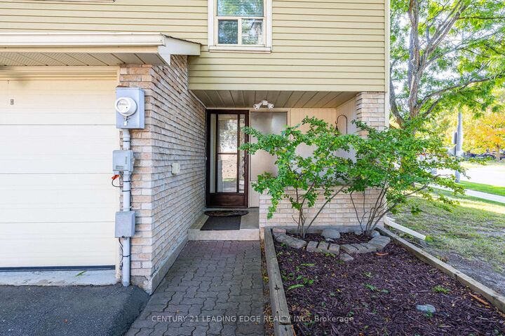 Property Photo:  129 Poplar Crescent  ON L4G 3M4