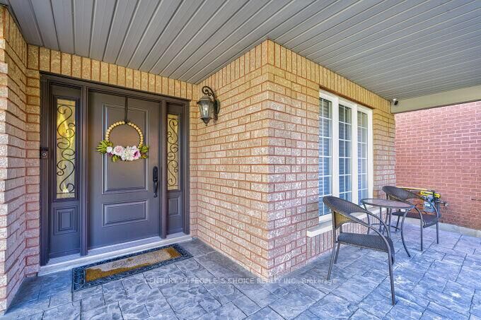 Property Photo:  49 Humber Forest Court  ON L4H 1N3 