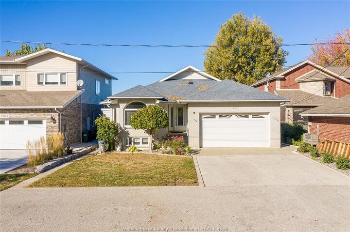 Photo de la propriété: 1266 Shoreline Avenue ON N0R 1A0