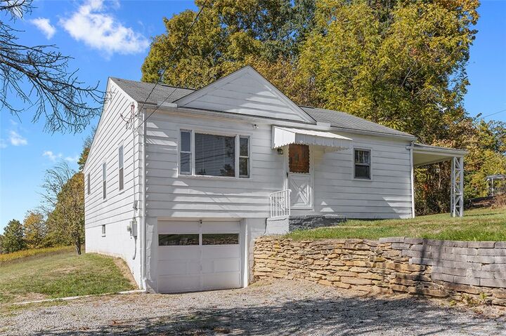 Property Photo: 422 Pinkerton Run Rd PA 15071