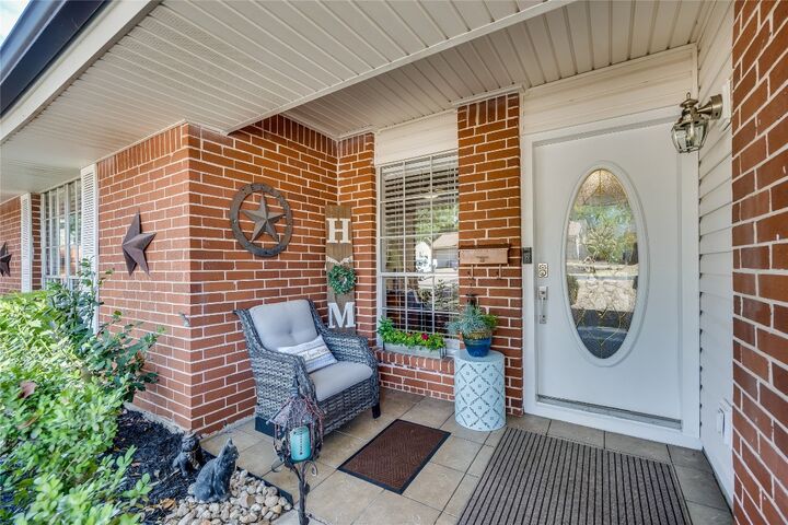 Property Photo: 10103 Oak Hollow Circle TX 78758