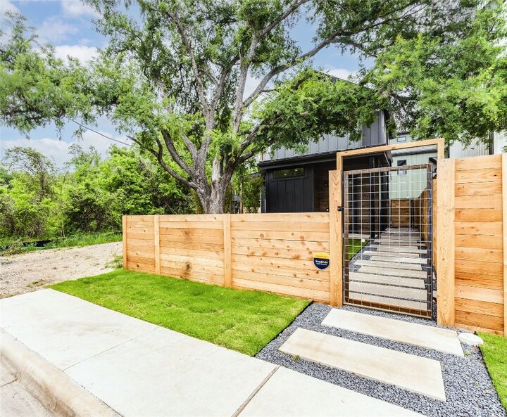 Property Photo:  1713 E M Franklin Avenue 2  TX 78721