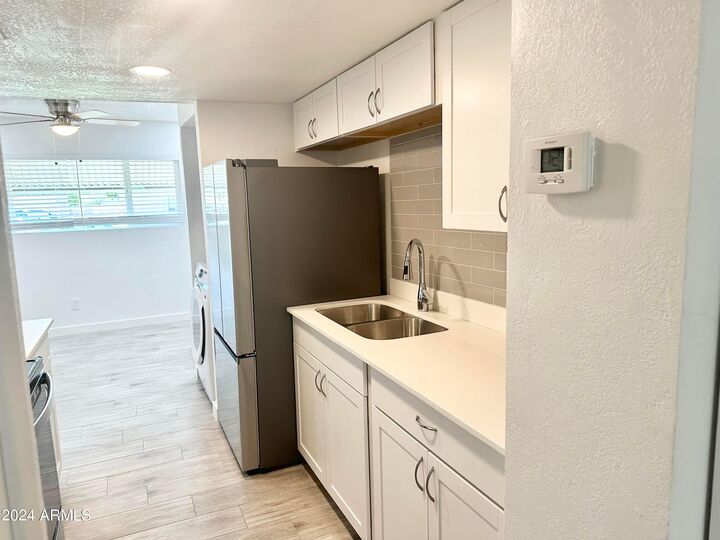 Property Photo: 16821 N 26th Street Apt 10 AZ 85032