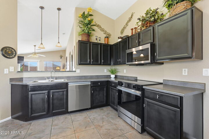 Property Photo:  1155 E Vernoa Street  AZ 85140 