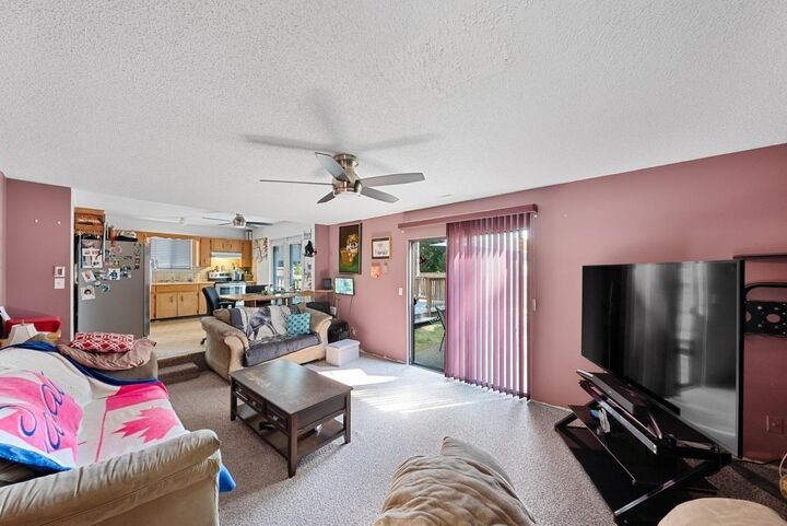 Photo de la propriété: 9742 149 Street BC V3R 8C6