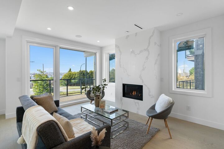 Photo de la propriété: 340 E Keith Road BC V7L 1V7