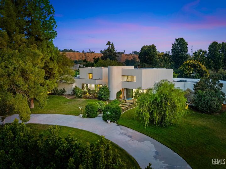 Property Photo:  5501 Georgia Drive  CA 93308