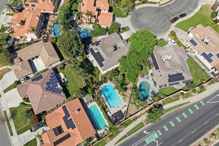 Property Photo:  2812 Chiselhurst Court  CA 93311 