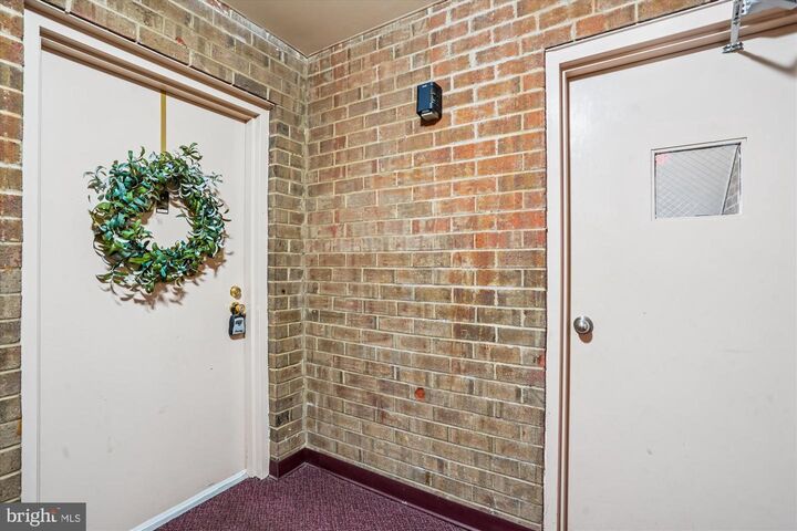 Property Photo:  563 Florida Avenue 102  VA 20170 