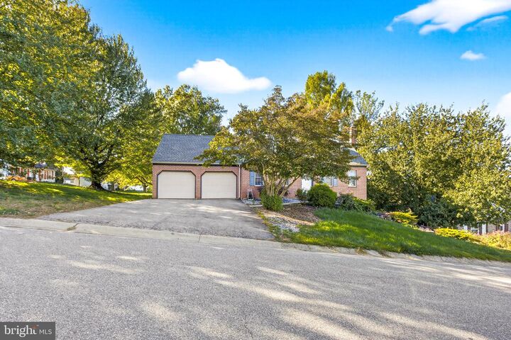 Property Photo: 710 Dustin Drive PA 17601