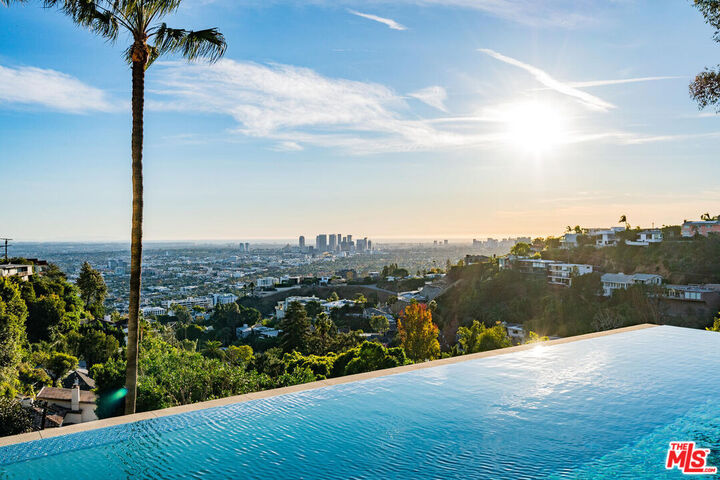 Property Photo:  8796 Hollywood Blvd  CA 90069 