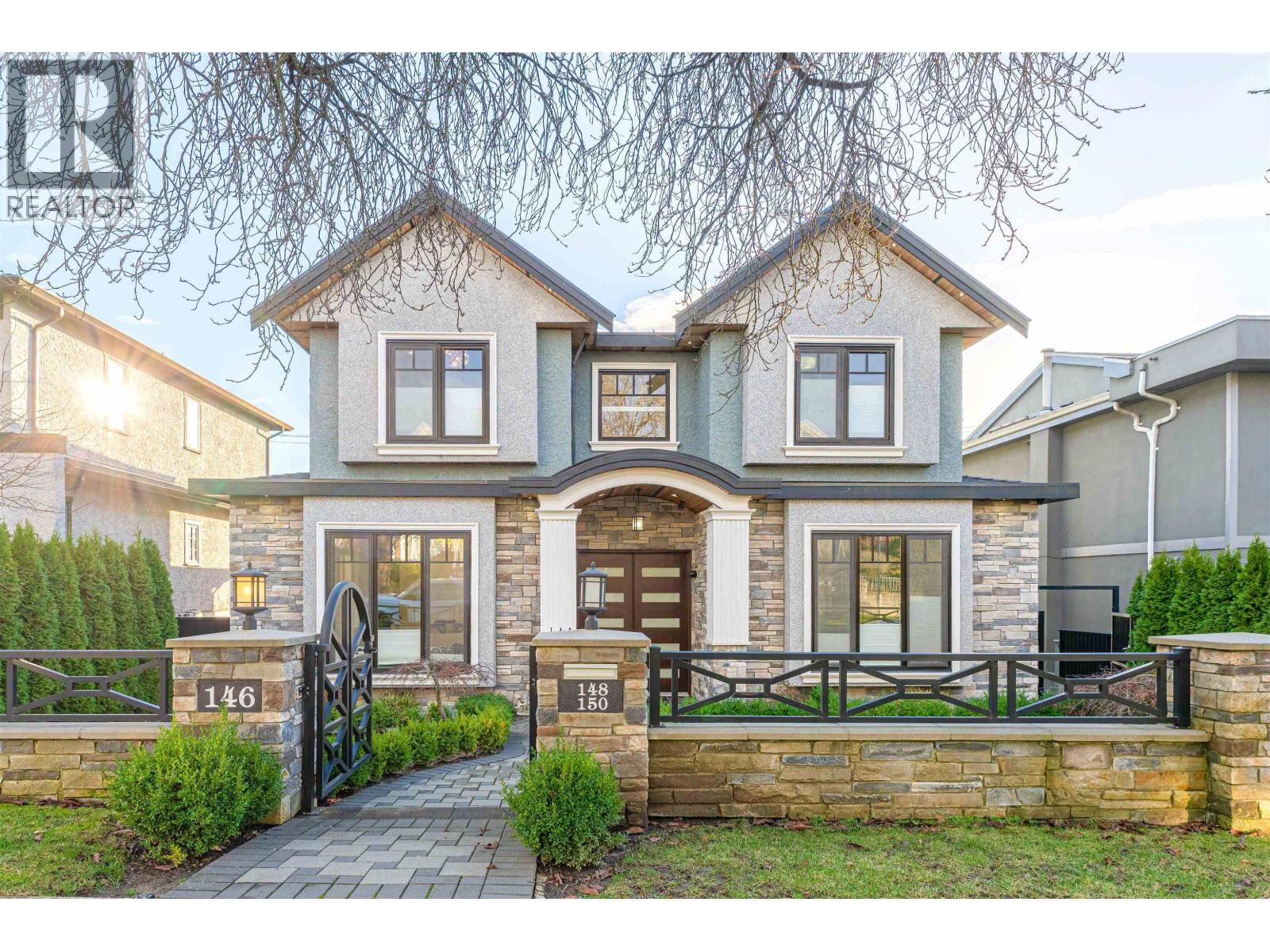 Photo de la propriété:  146 West 40th Avenue  BC V5Y 2R2 