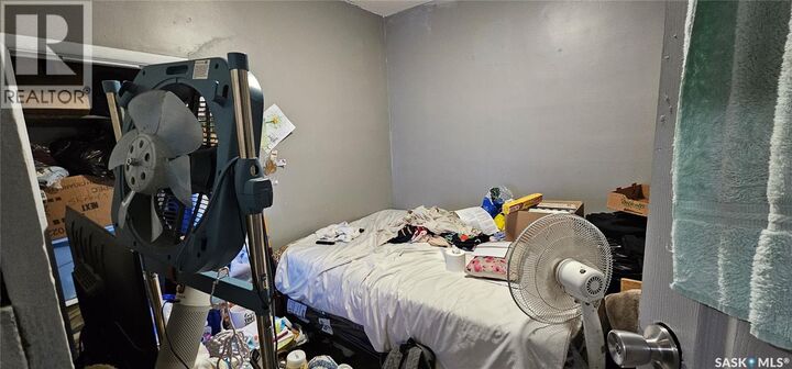 Property Photo:  127 M Avenue S  SK S7M 2K1 
