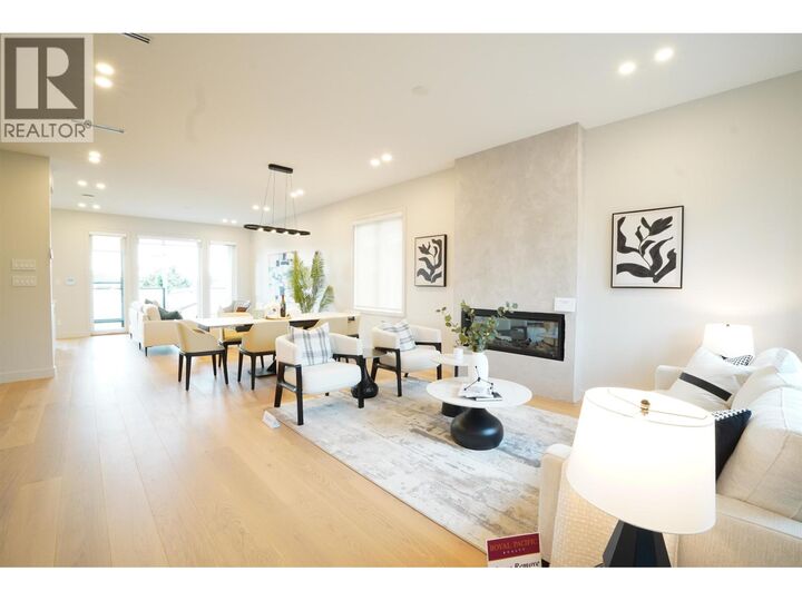 Photo de la propriété:  6250 Kitchener Street  BC V5B 2J4