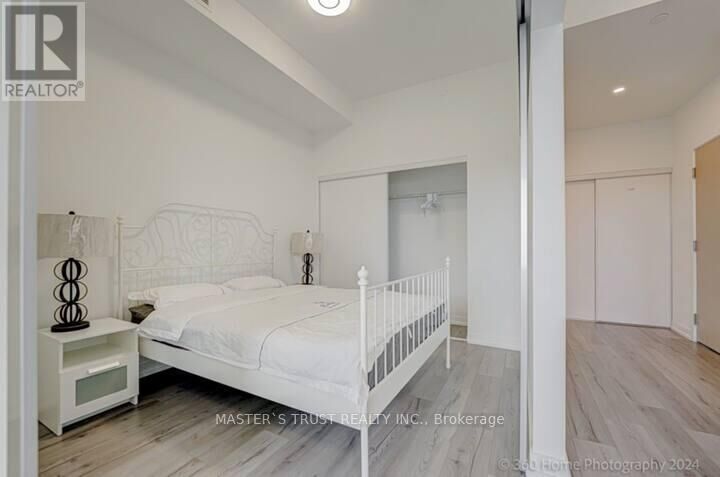 Property Photo: 395 Bloor Street East 4406 ON M4W 0B4