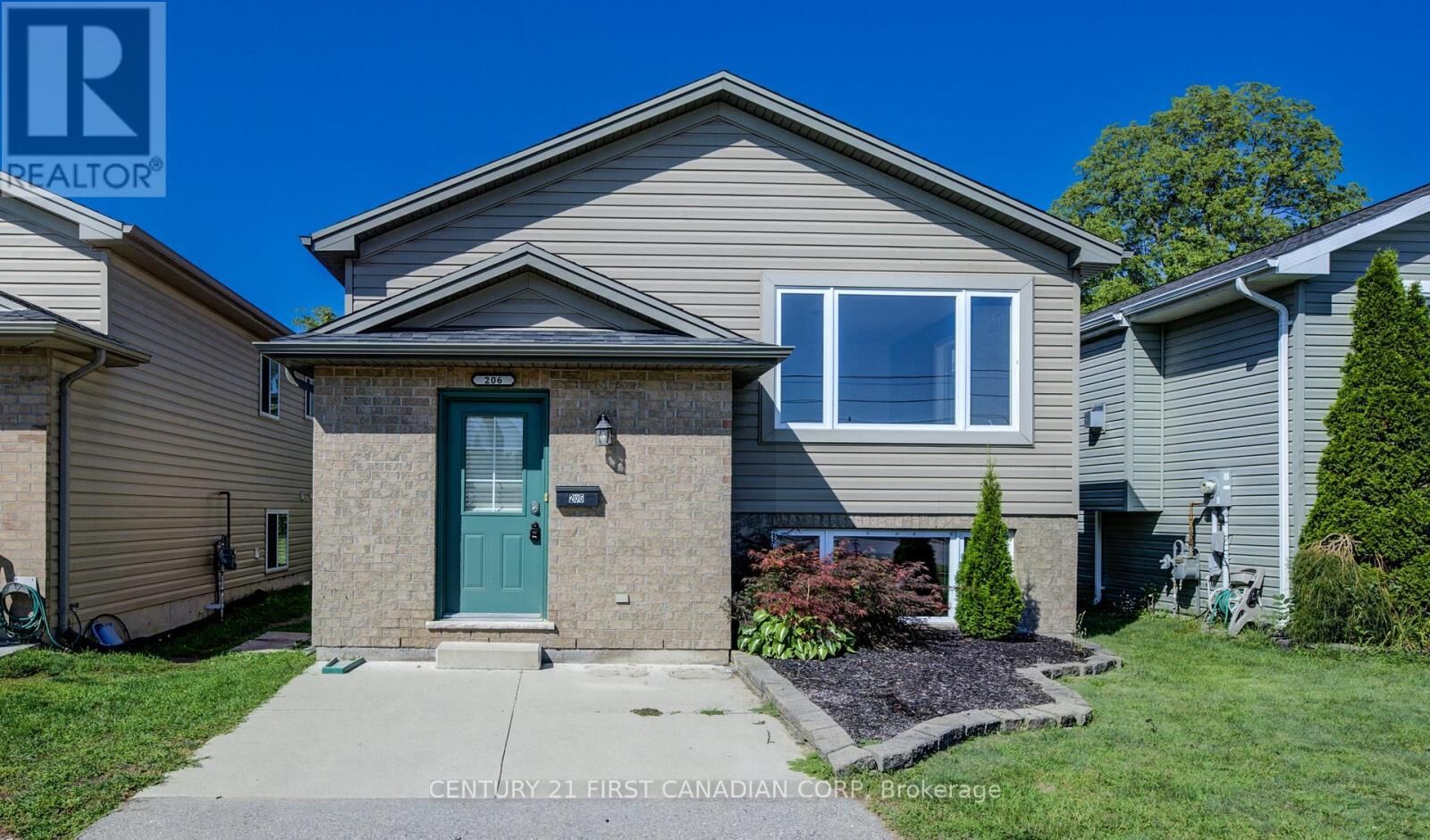 Photo de la propriété: 212 Ewart Street South ON N7G 4G6
